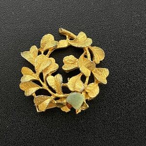 Flower wreath gold tone brooch with green stone - 1.5”